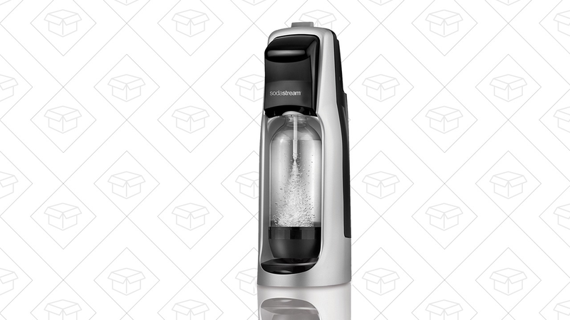 SodaStream Jet para hacer agua con gas | $18 | AmazonPack de dos botellas de carbonato Sodastream 1l | $13 | Amazon